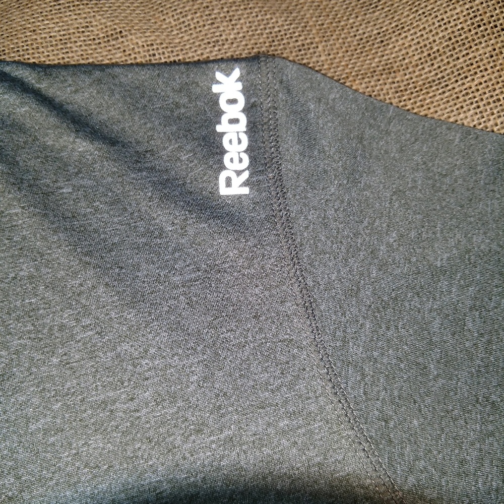 Reebok tee - Picture 2 of 6